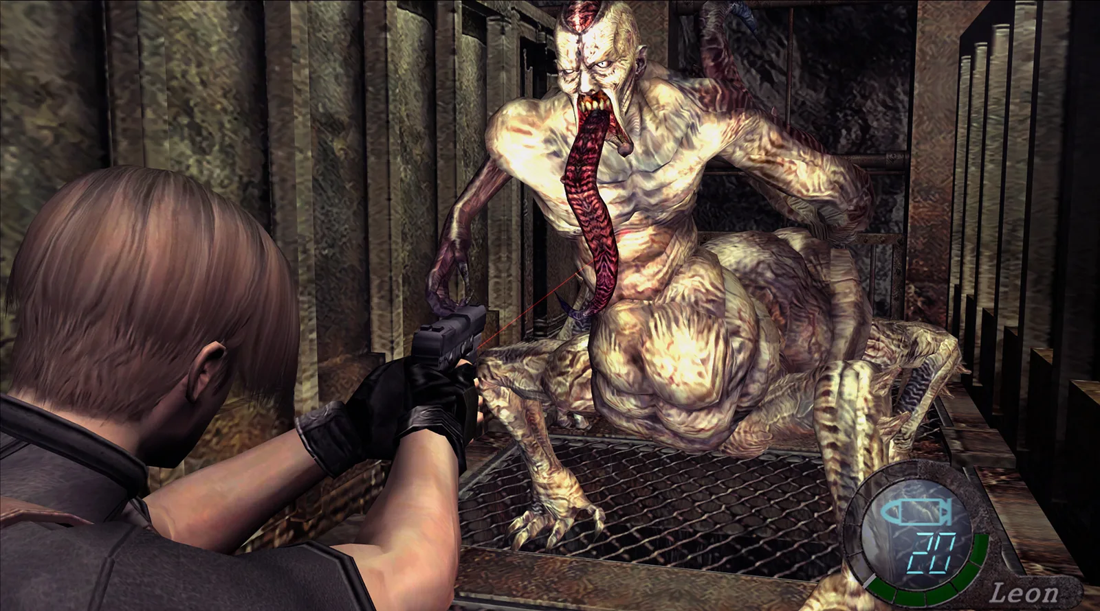 Resident Evil 4: Леон целится из пистолета с лазерным прицелом в мутанта в узком проходе