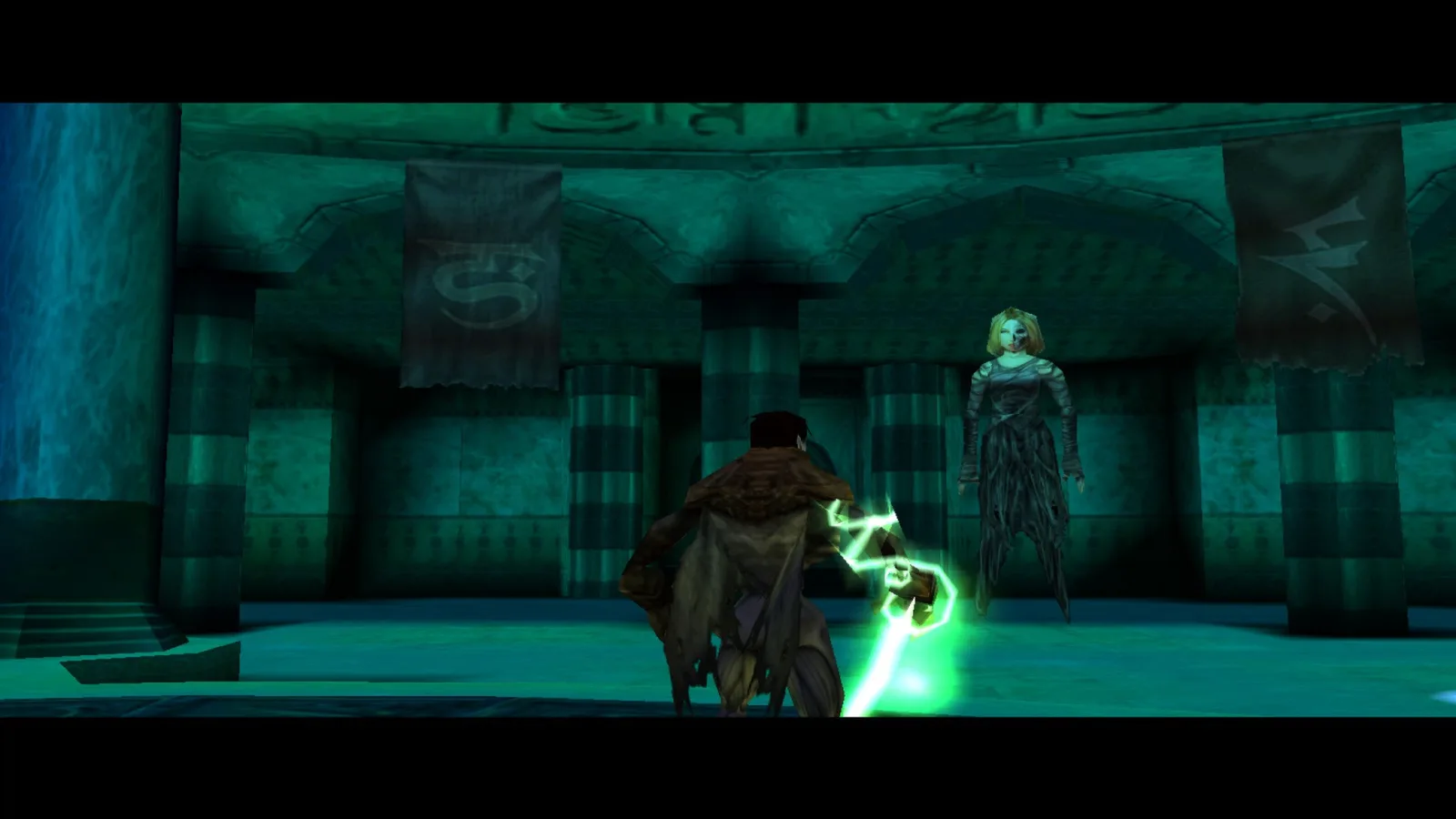 Кадр из Legacy of Kain: Soul Reaver: зал со знамёнами кланов и парящей фигурой